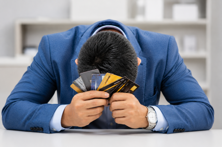 क्रेडिट कार्ड दोस्त है या दुश्मन? इस्तेमाल पर निर्भर है